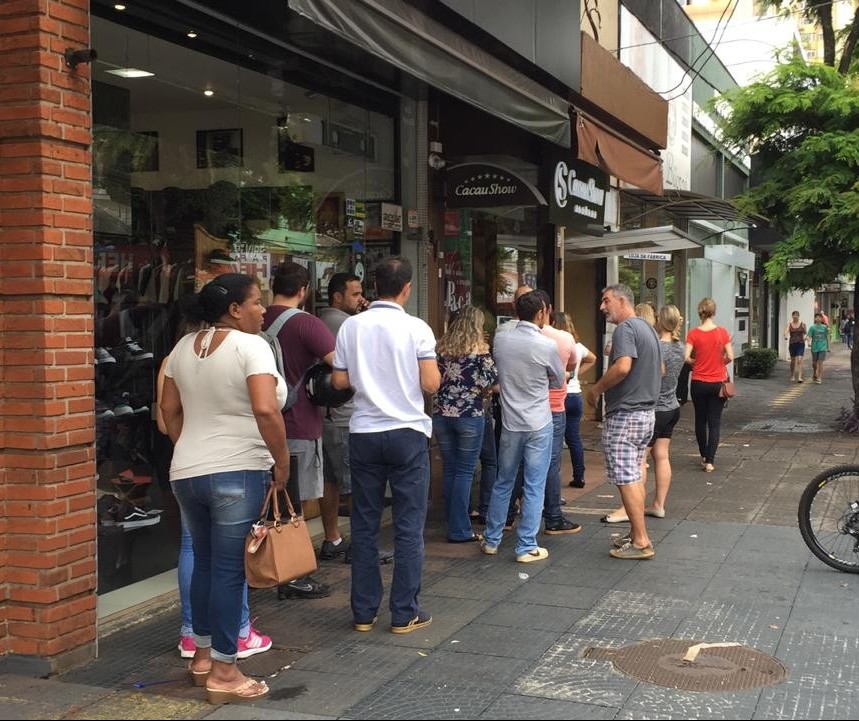 Em Maringá há fila para compra de chocolate