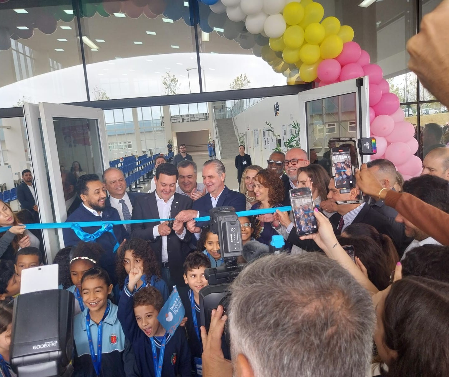 Governador inaugura Hospital da Criança de Maringá