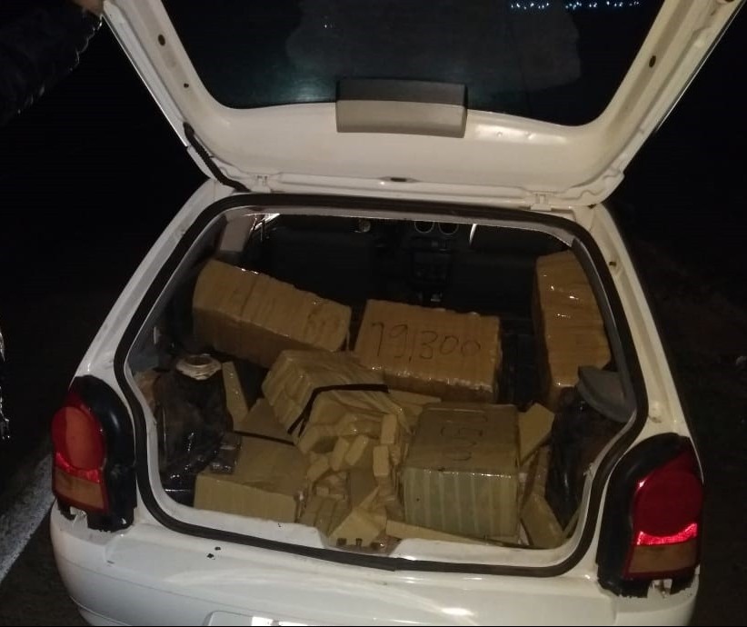 PRE apreende 188,9 kg de maconha em carro abandonado