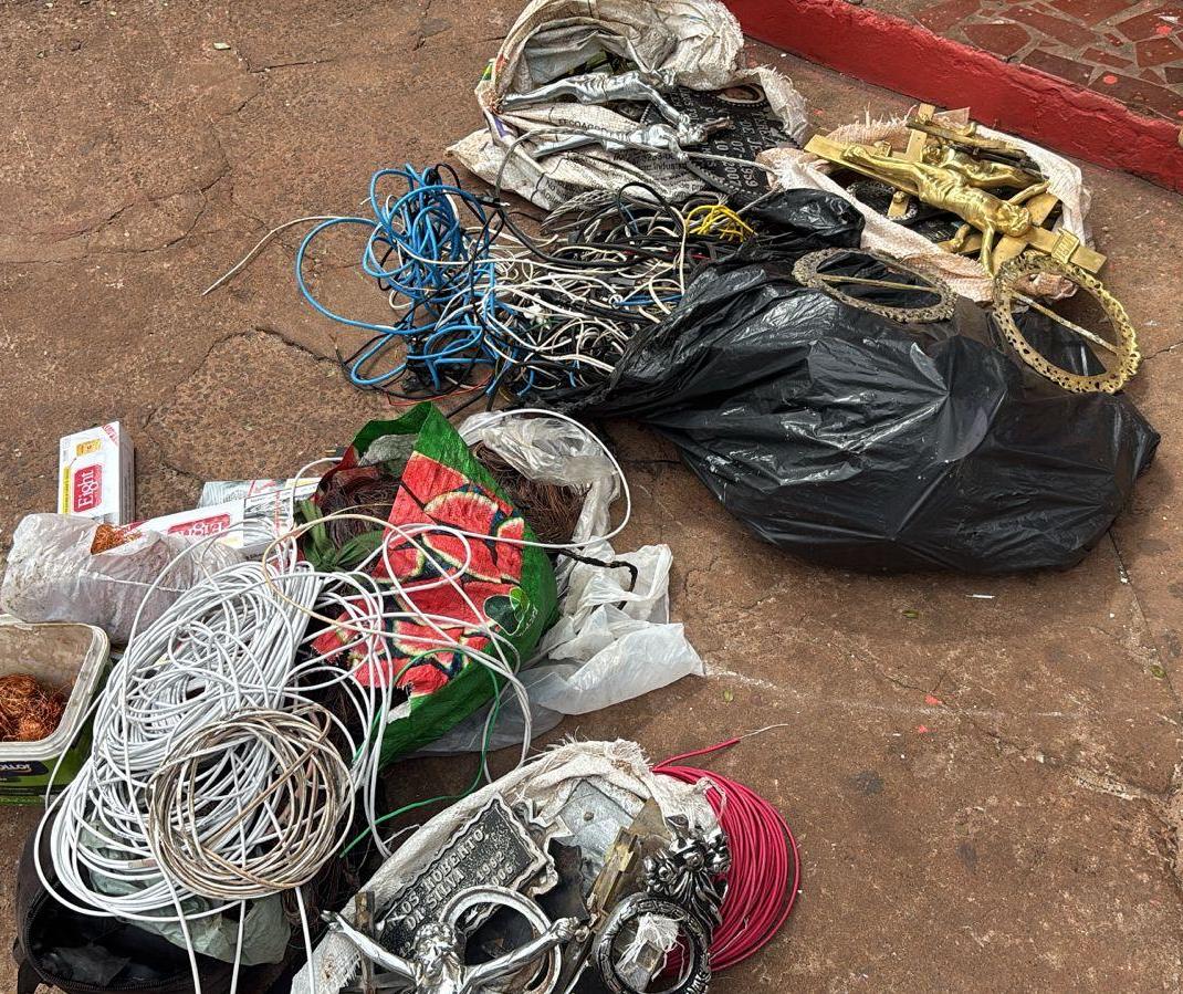 Dono de ferro-velho é detido por receptação de placas furtadas do Cemitério Municipal