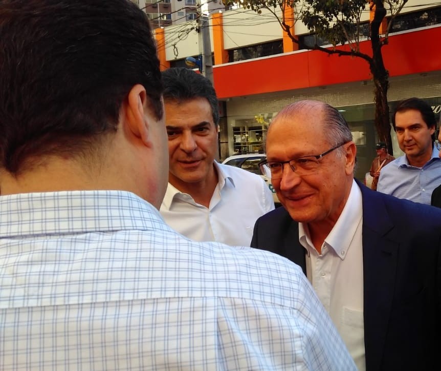 Em Maringá, Geraldo Alckmin chama governo Temer de fraco e apresenta propostas de segurança pública para atrair eleitores de Bolsonaro (PSL)