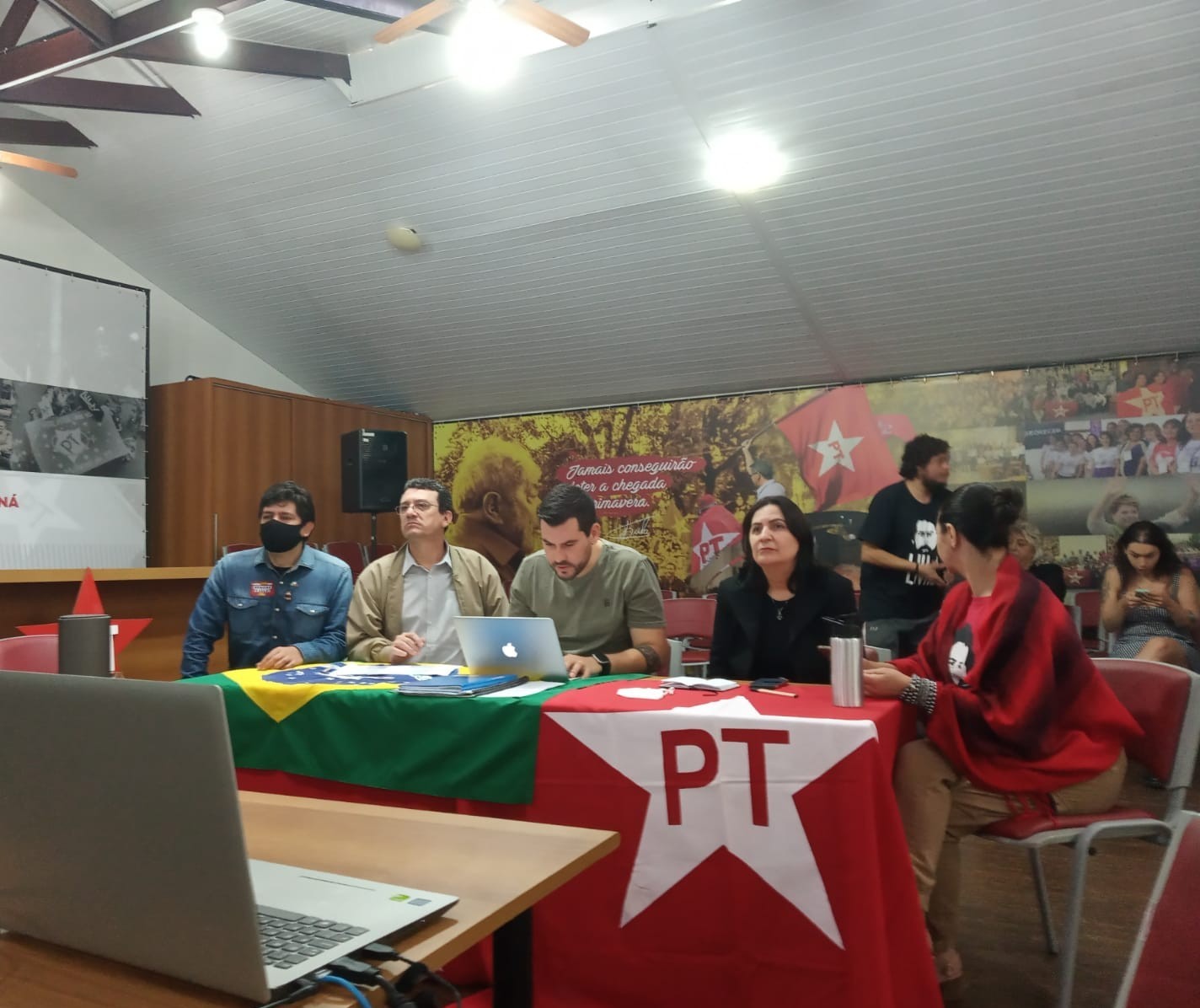 PT indica Requião ao governo do Paraná e Jorge Samek como vice