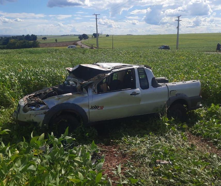 Motorista furta veículo, capota carro e morre