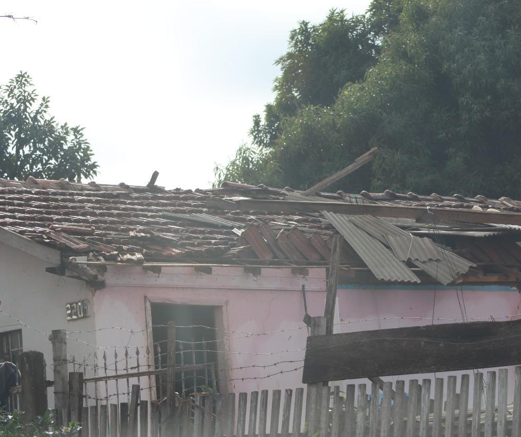 Moradores de Mariluz relatam minitornados durante temporal