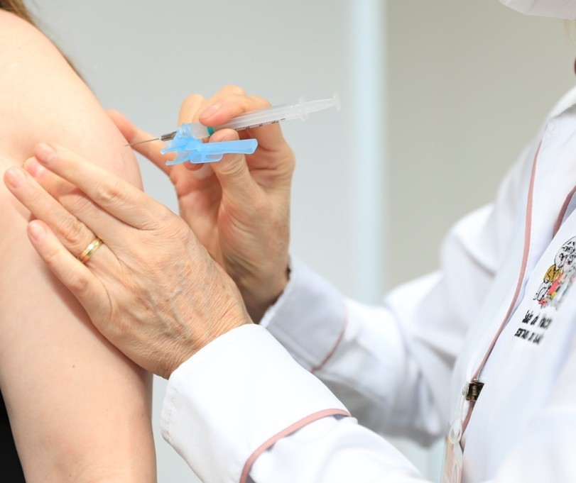 Vacinação em Maringá nessa quarta-feira (18) é para público de 27 a 59 anos 