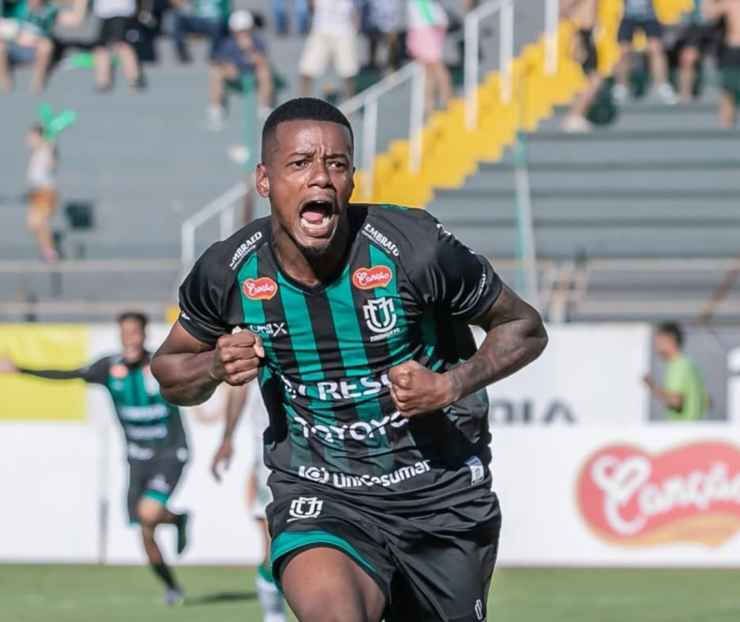 Maringá ganha do Coritiba na primeira partida das quartas de final