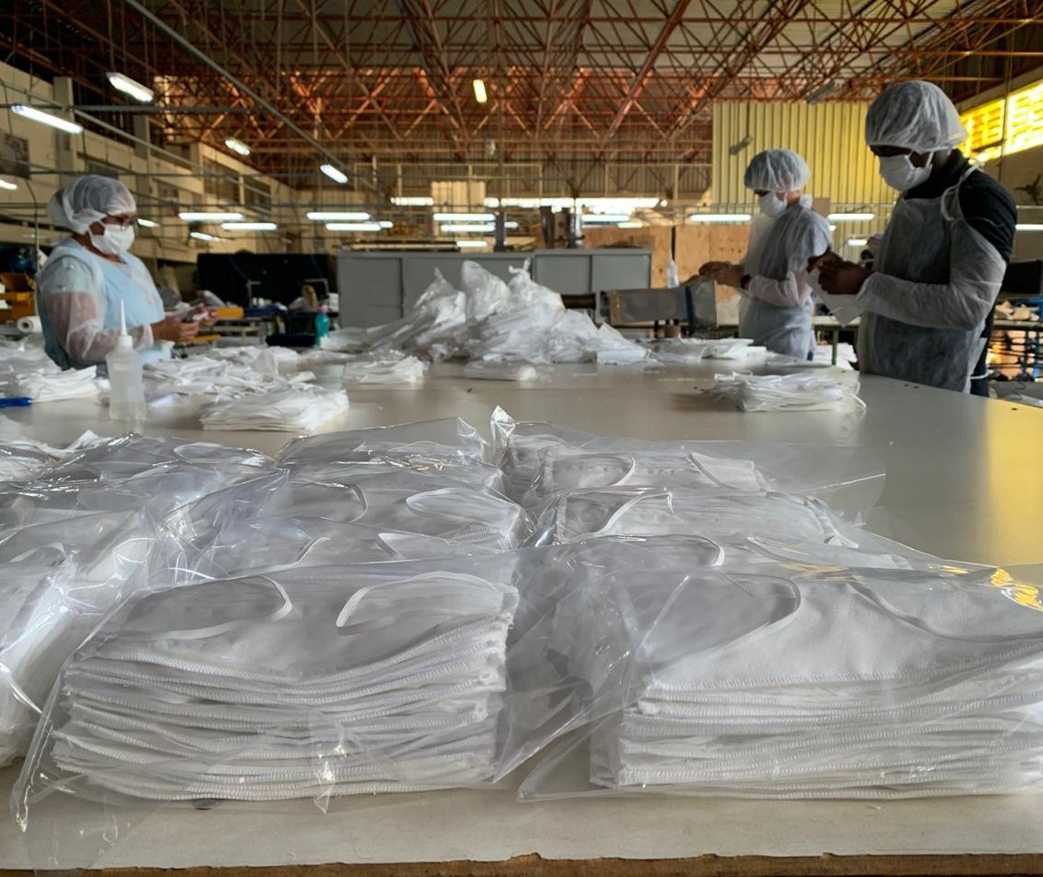 Fábrica de colchões de Maringá se transforma em indústria de máscaras