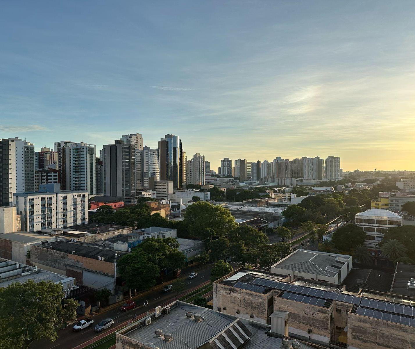 Segunda-feira (24) de tempo firme e abafado em Maringá; máxima atinge 34° C