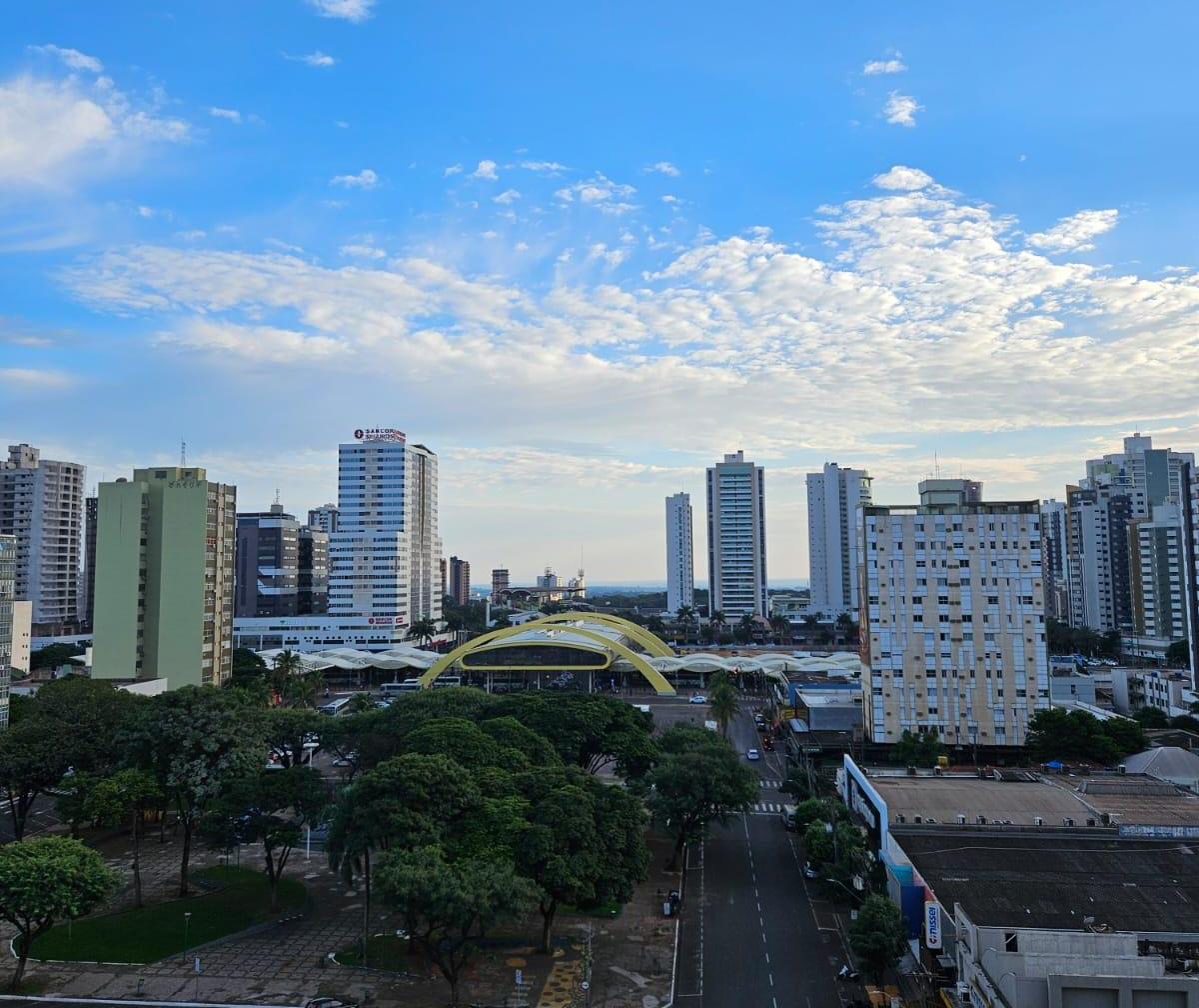 Segunda-feira (5) de céu claro e tempo estável em Maringá