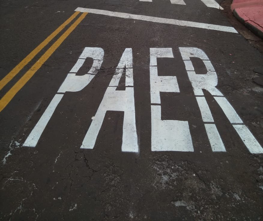 'Pare' escrito errado em rua chama atenção em Maringá