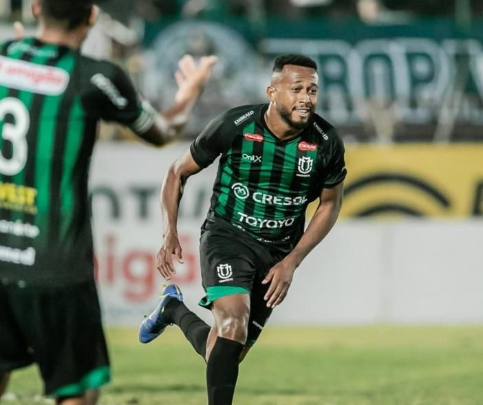 Maringá vence líder no WD por 3 a 0 e garante permanência na Série C
