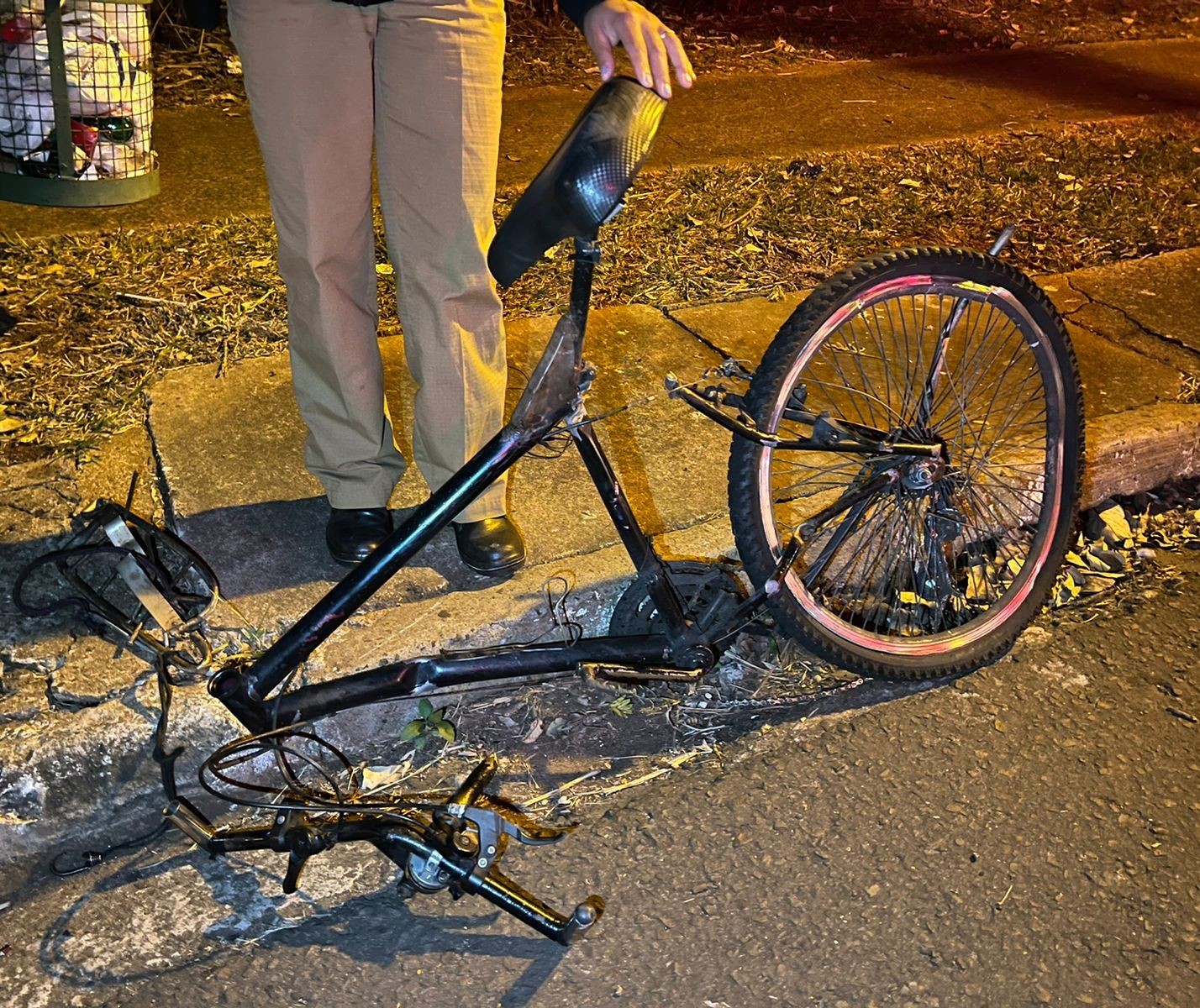 Ciclista morre em Maringá e testemunhas dizem que ‘racha’ causou atropelamento