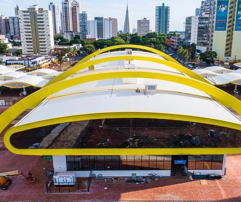 Comerciantes reclamam de vendedores ambulantes na porta do Terminal Intermodal