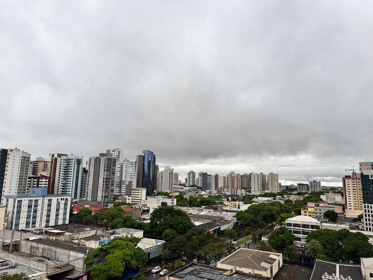 Tempo amanhece chuvoso em Maringá nesta terça (10); confira detalhes da previsão