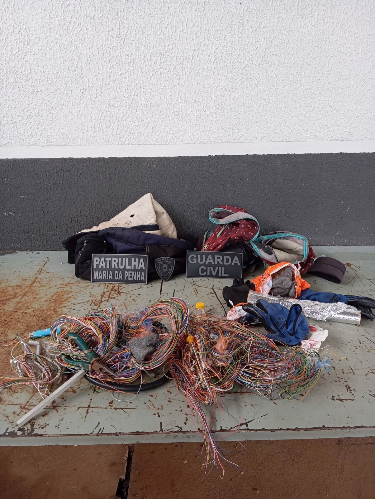 Operação fecha cerca a receptadores de fios de cobre