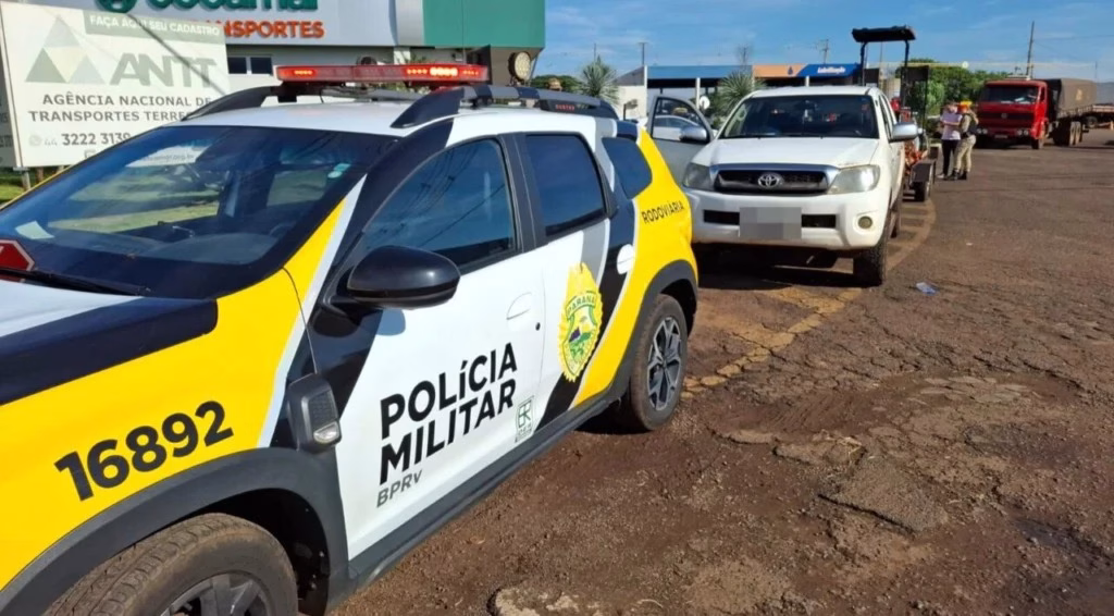 Motociclista fica ferida após acidente com caminhonete na PR-317, em Maringá