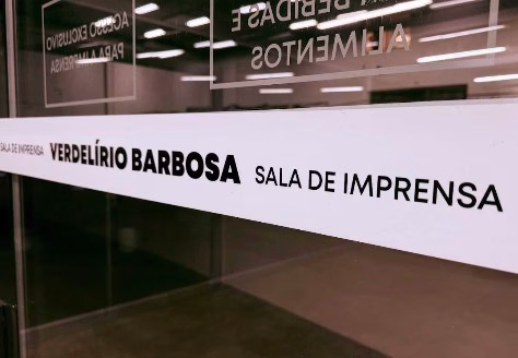 Jornalistas recebem homenagem na inauguração da Sala de Imprensa Verdelírio Barbosa, na Câmara Municipal de Maringá