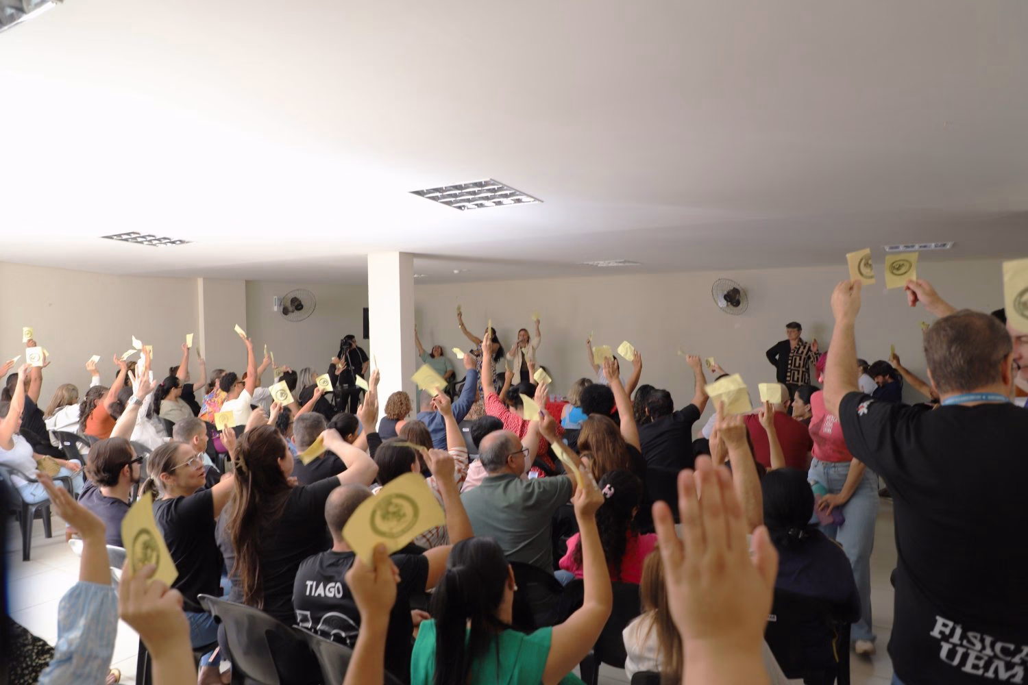 Servidores da Saúde aprovam estado de greve em protesto pelo fim da escala 12/60