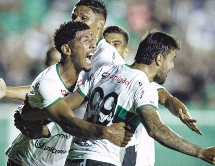 Maringá FC vence o Figueirense por 3 a 1 fora de casa e segue invicto na Série C