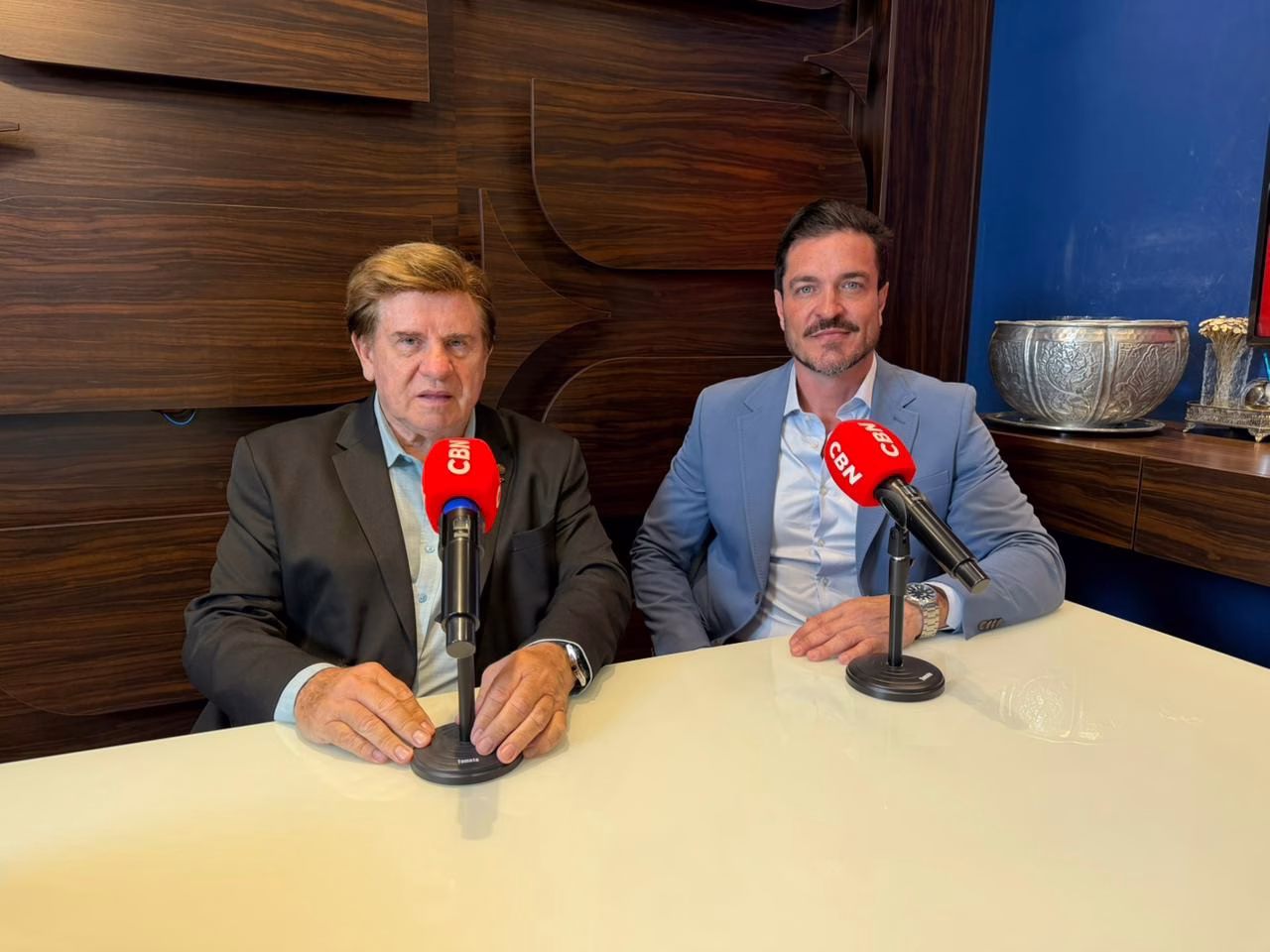 Corretor de imóveis: que outro profissional pode ficar rico num único dia?