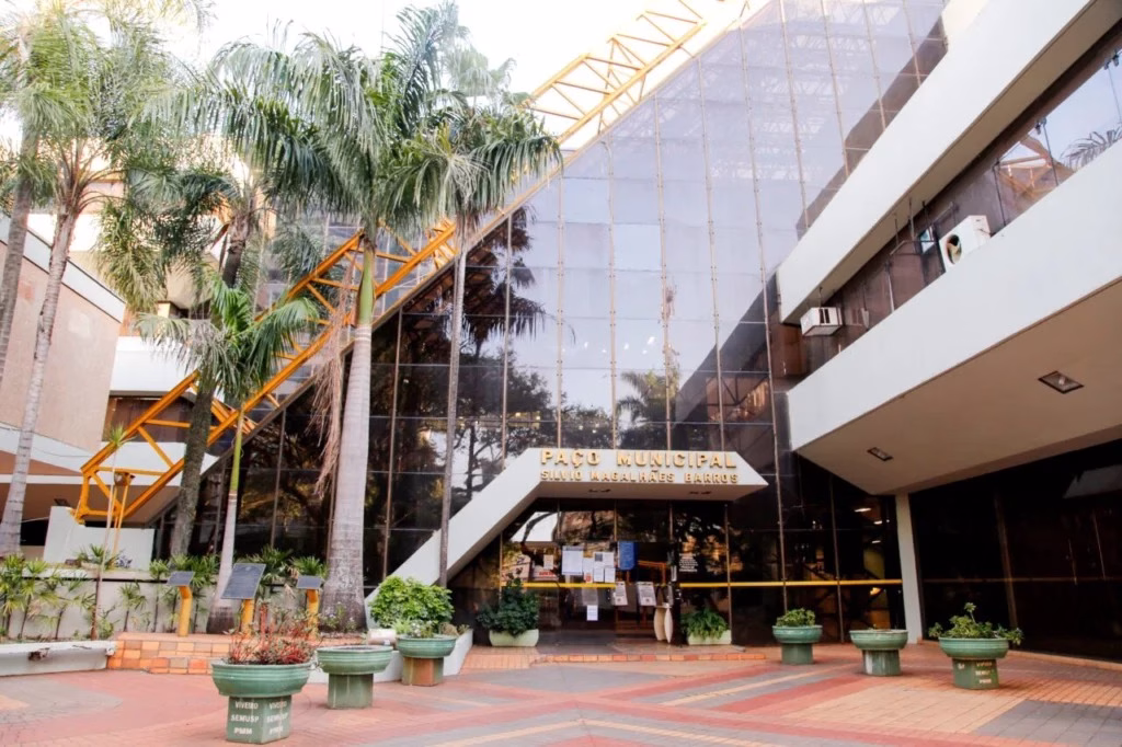 Dia do Trabalhador: O que vai abrir e fechar no feriado de 1º de maio em Maringá