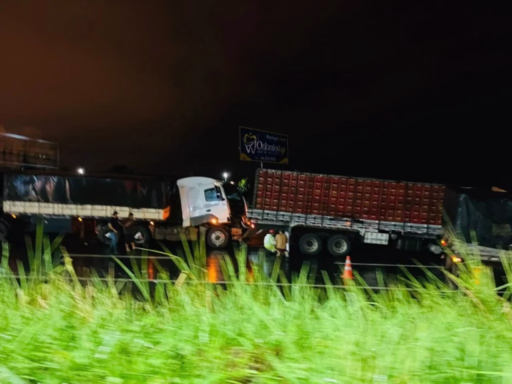 Grave acidente com três carretas é registrado na BR-376 entre Sarandi e Marialva