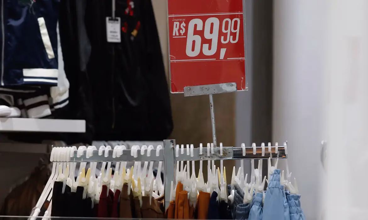 Dívida pública do Brasil limita estímulos à economia popular