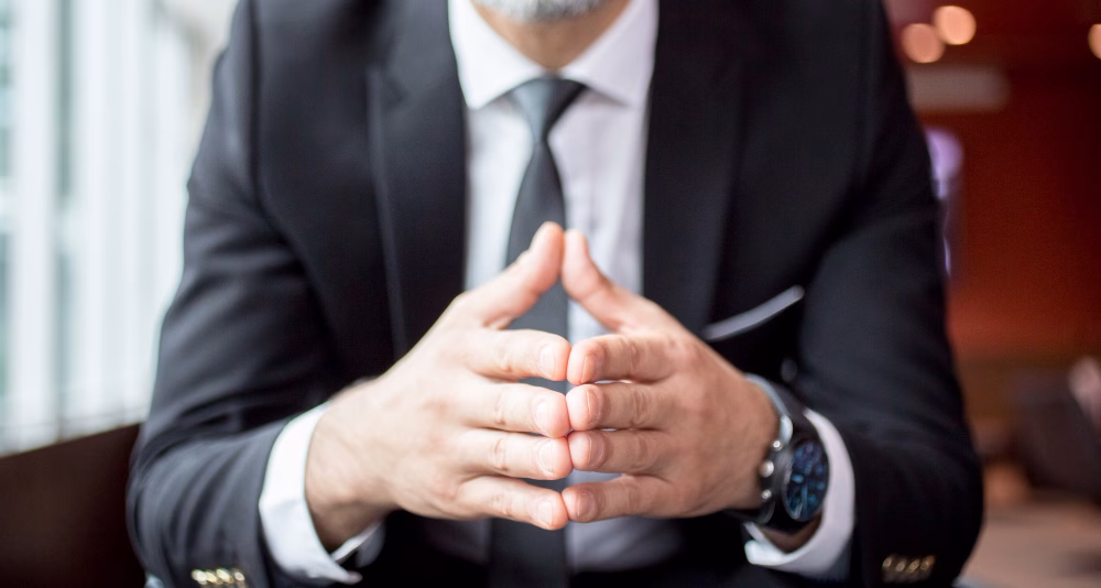 Modelo de CEO operacional avança na política e nas empresas