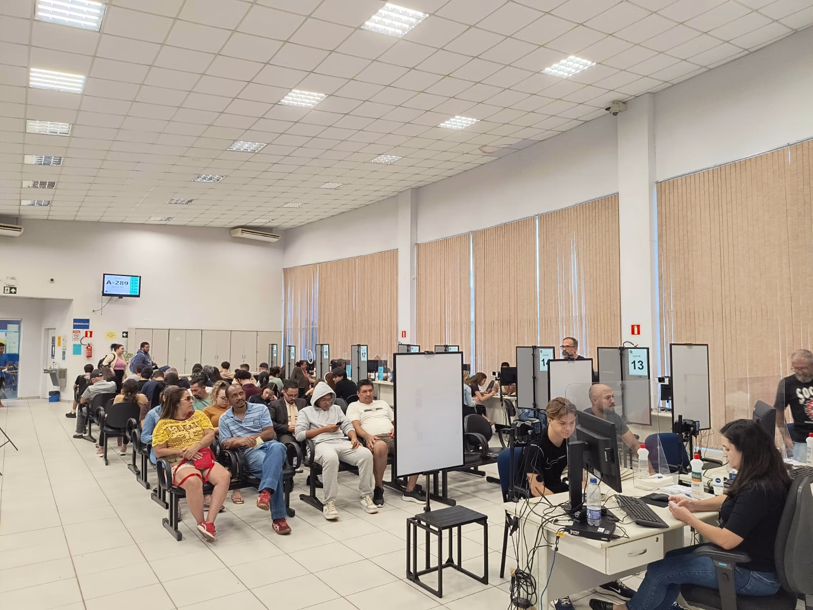 Plantão da Justiça Eleitoral neste feriado (1º) atende 850 eleitores em Maringá