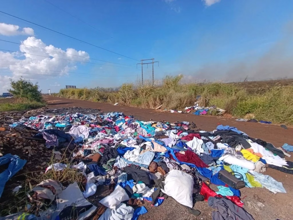 Crime ambiental em Sarandi: incêndio e descarte irregular de lixo assustam moradores no Jardim Maringá