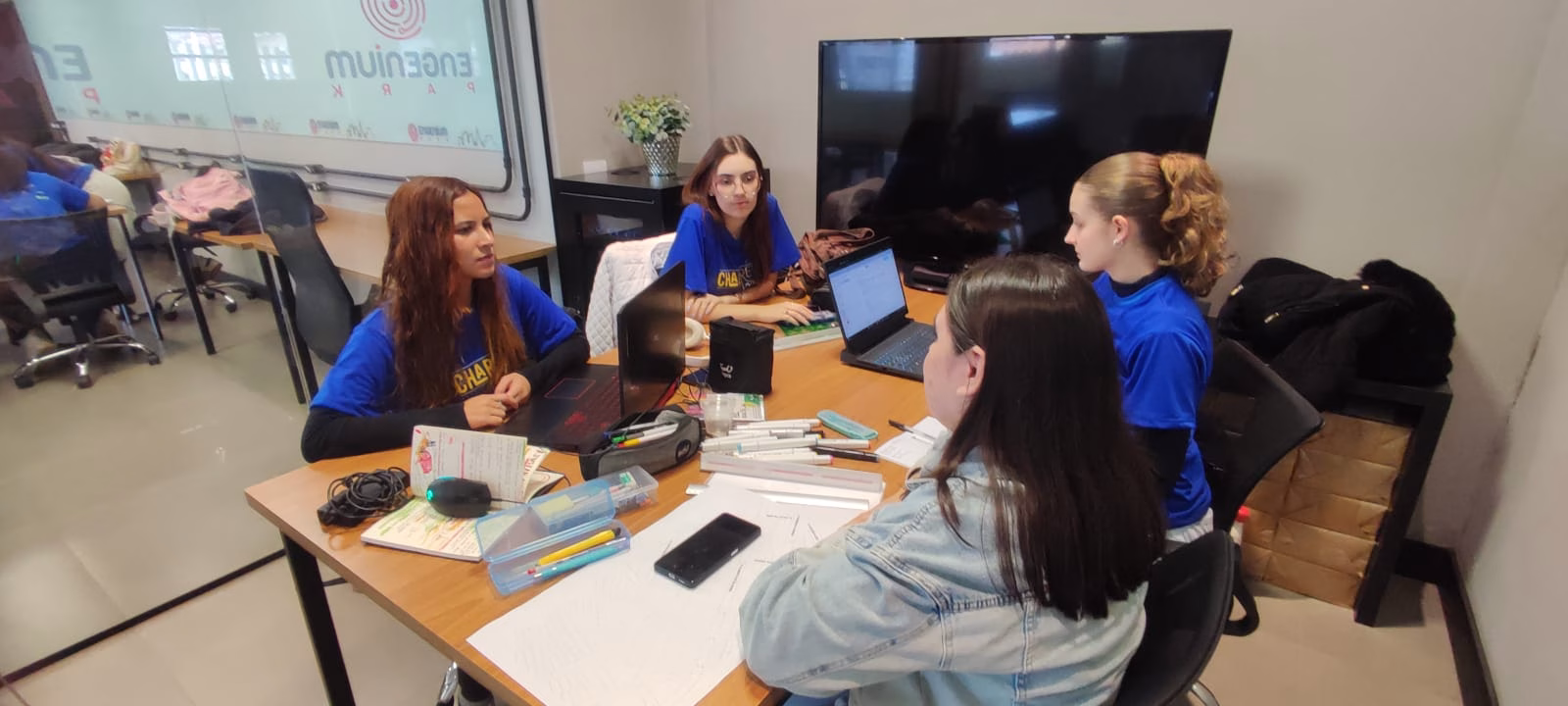 Estudantes encaram maratona de 24h para criar propostas de revitalização da Avenida Brasil