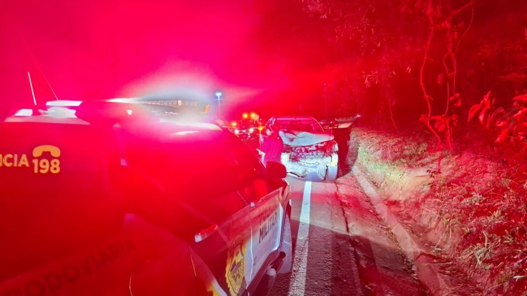 Acidente em rotatória da rodovia PR-323 deixa dois motoristas feridos