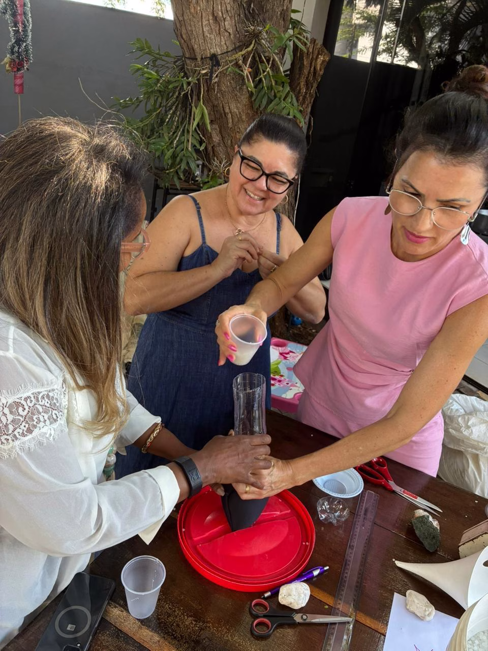 Projeto oferece sutiãs com prótese a mulheres que enfrentaram câncer de mama