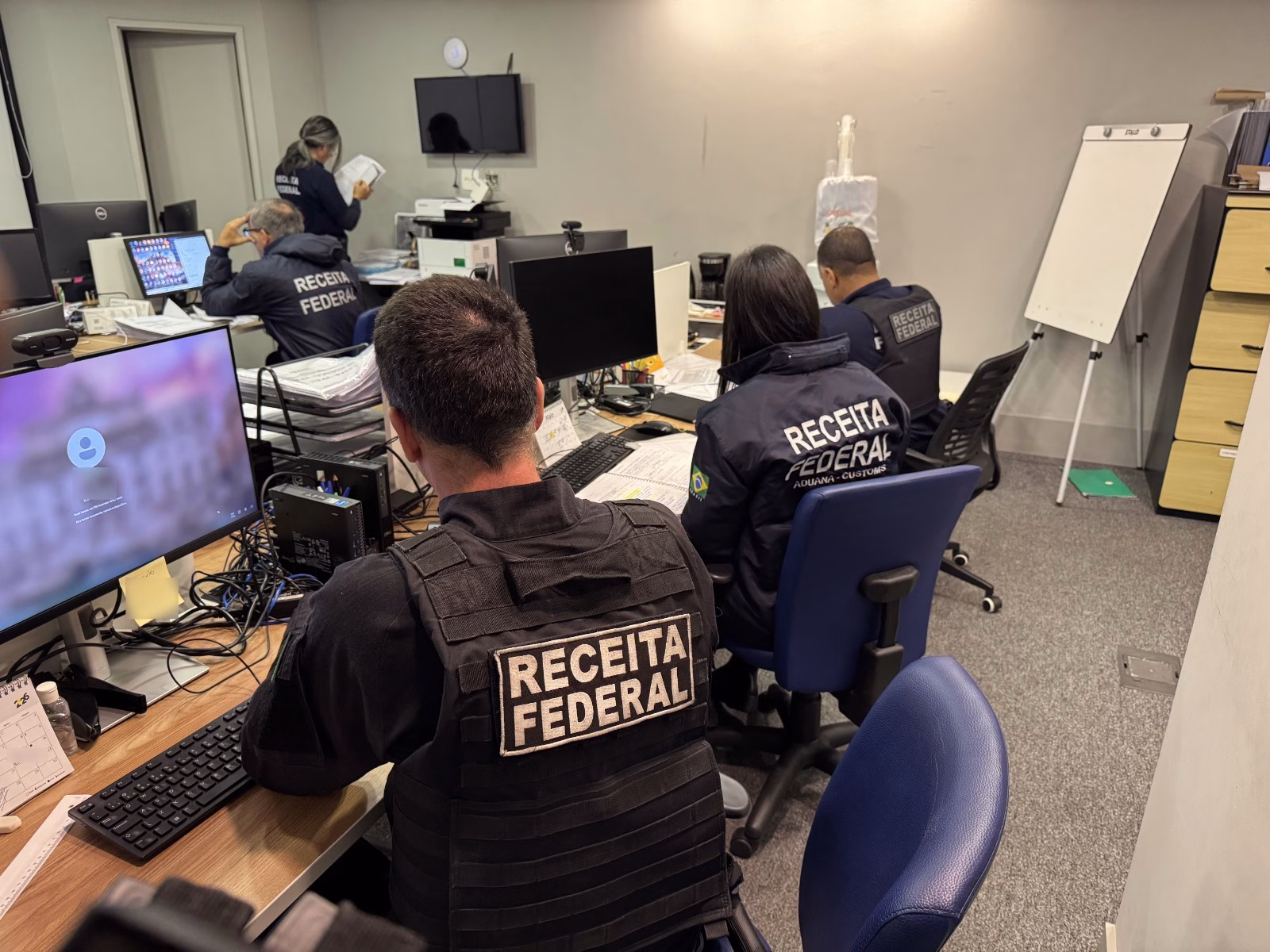 Receita Federal mira esquema de adulteração de combustíveis e cumpre mandados em Paranavaí