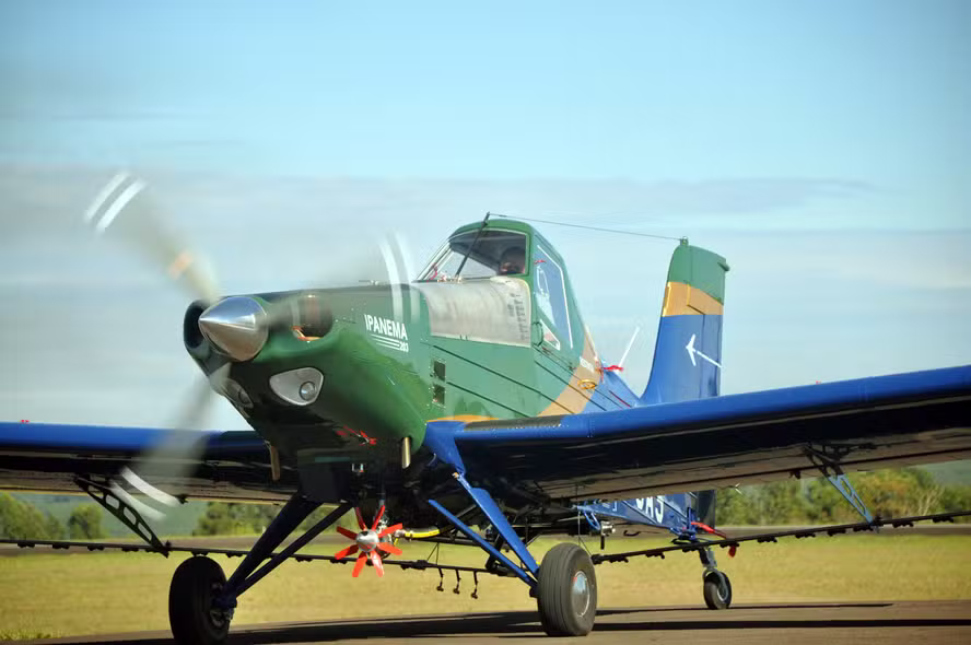 Avião agrícola a etanol da Embraer avança no exterior