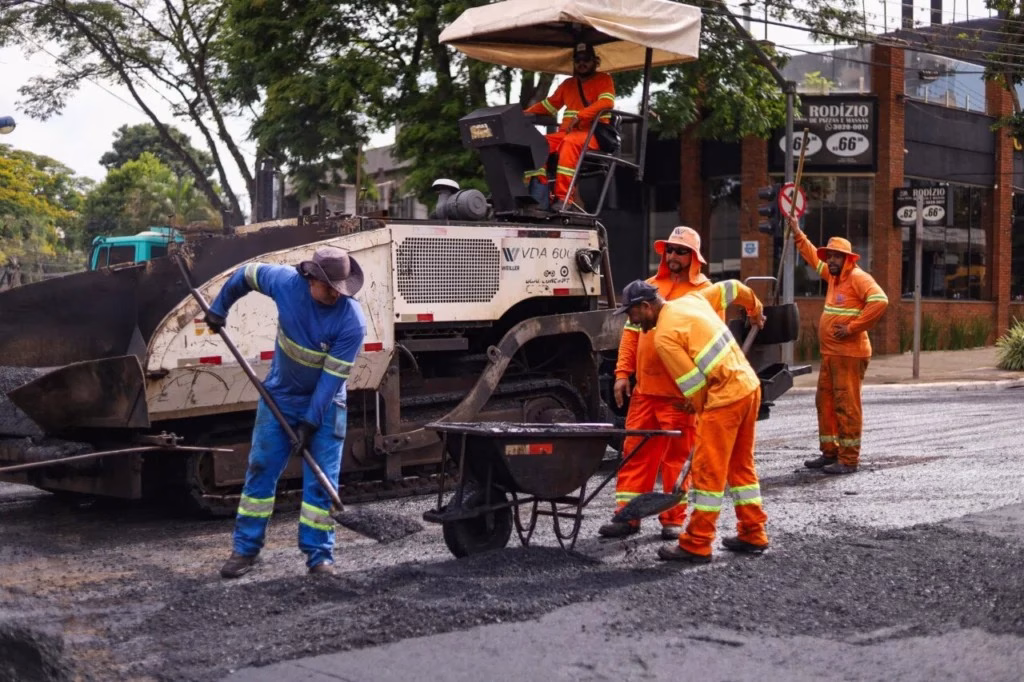 Avenida importante de Maringá tem interdição total para recapeamento; veja o trecho bloqueado e rotas alternativas