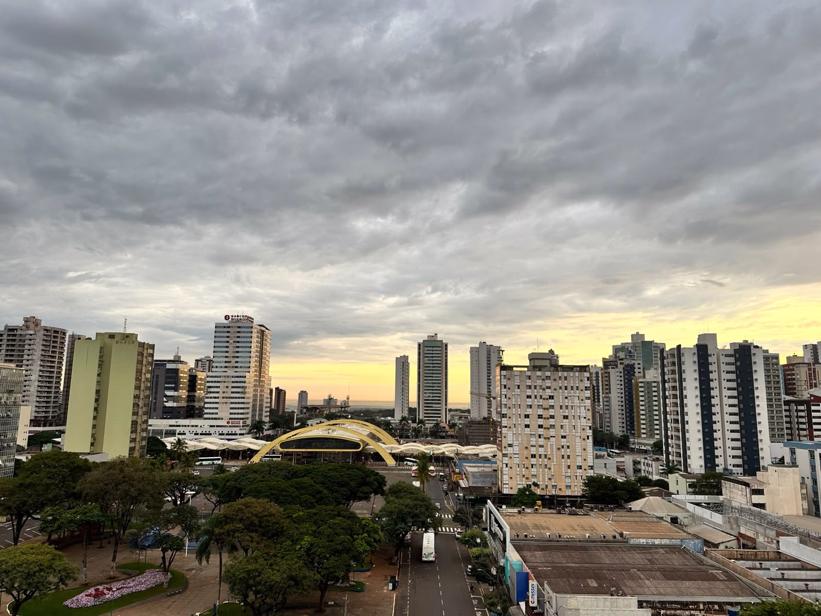 Tempo permanece firme e ameno em Maringá nesta terça-feira (9)
