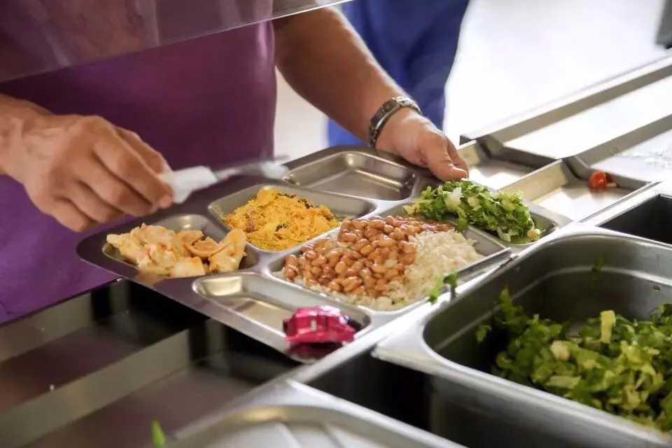 Almoço especial de Dia dos Namorados e Festa Junina será servido nos Restaurantes Populares por R$ 3