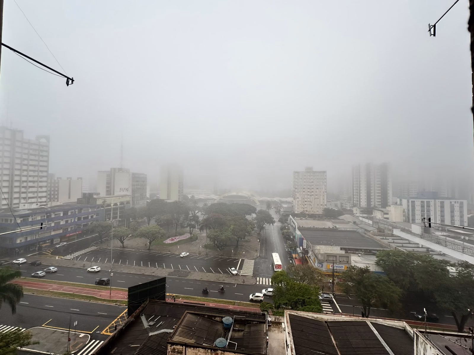 Segunda-feira (15) será de céu encoberto e temperaturas amenas em Maringá; confira detalhes da previsão