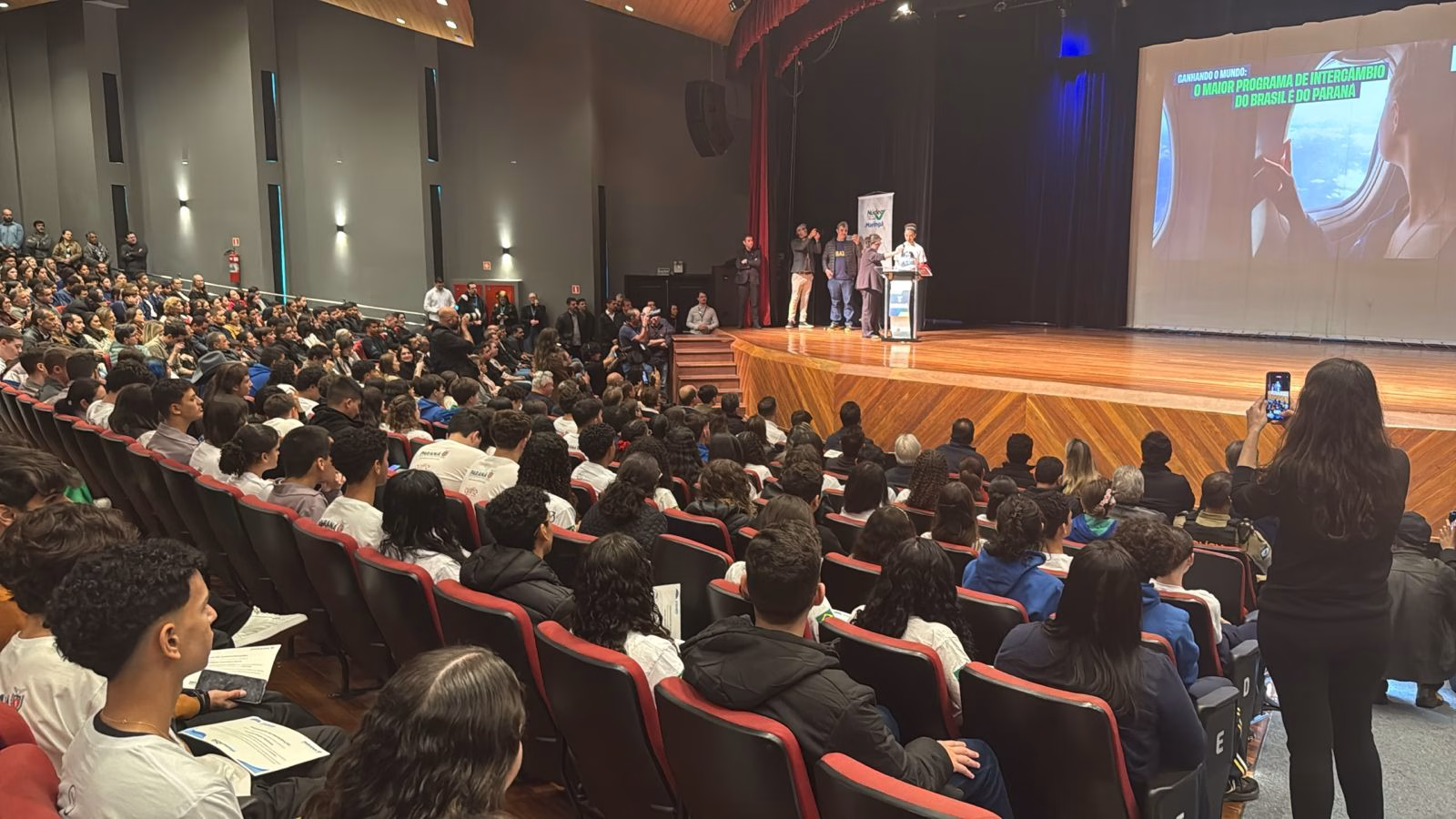 Governo celebra quatro anos do programa “Ganhando o mundo” em Maringá