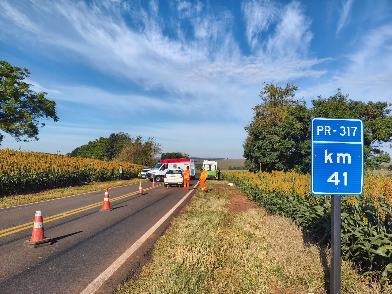 Seis pessoas ficam feridas em acidente na PR-317 durante pare e siga em local de obras