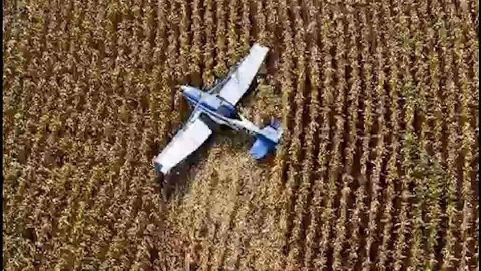 O que se sabe sobre a queda de avião de pequeno porte em Marialva; vídeo