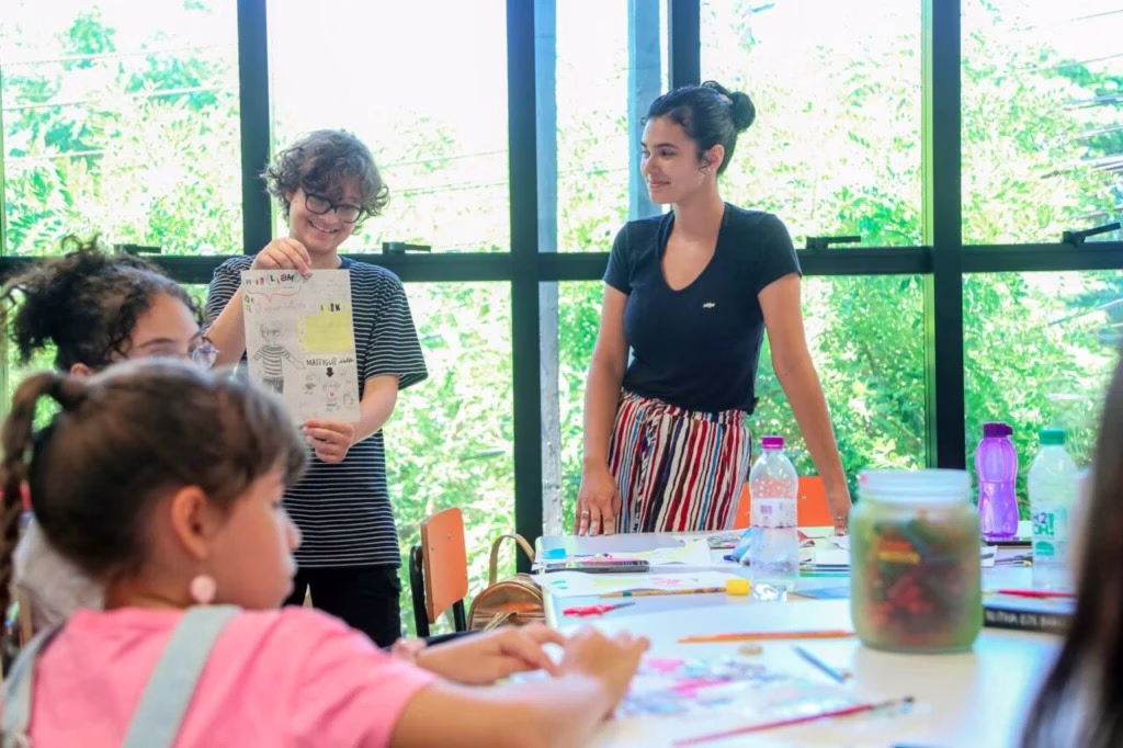CAC tem mais de 400 vagas abertas para cursos gratuitos de arte, música e artesanato em Maringá