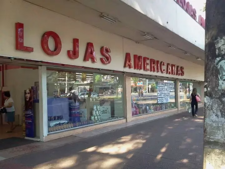 Unidade das Lojas Americanas em Maringá será fechada e liquida o estoque pela metade do preço