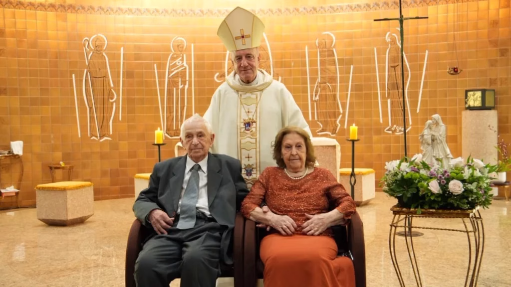 Casal centenário de Maringá celebra 80 anos de casamento e recebe bênção do Papa