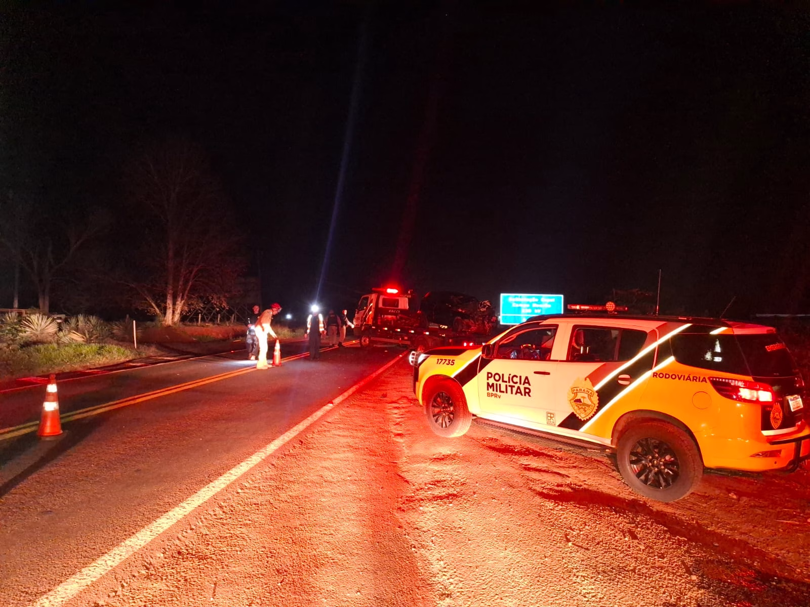 Carro e moto batem de frente, motociclista morre e motorista foge do local
