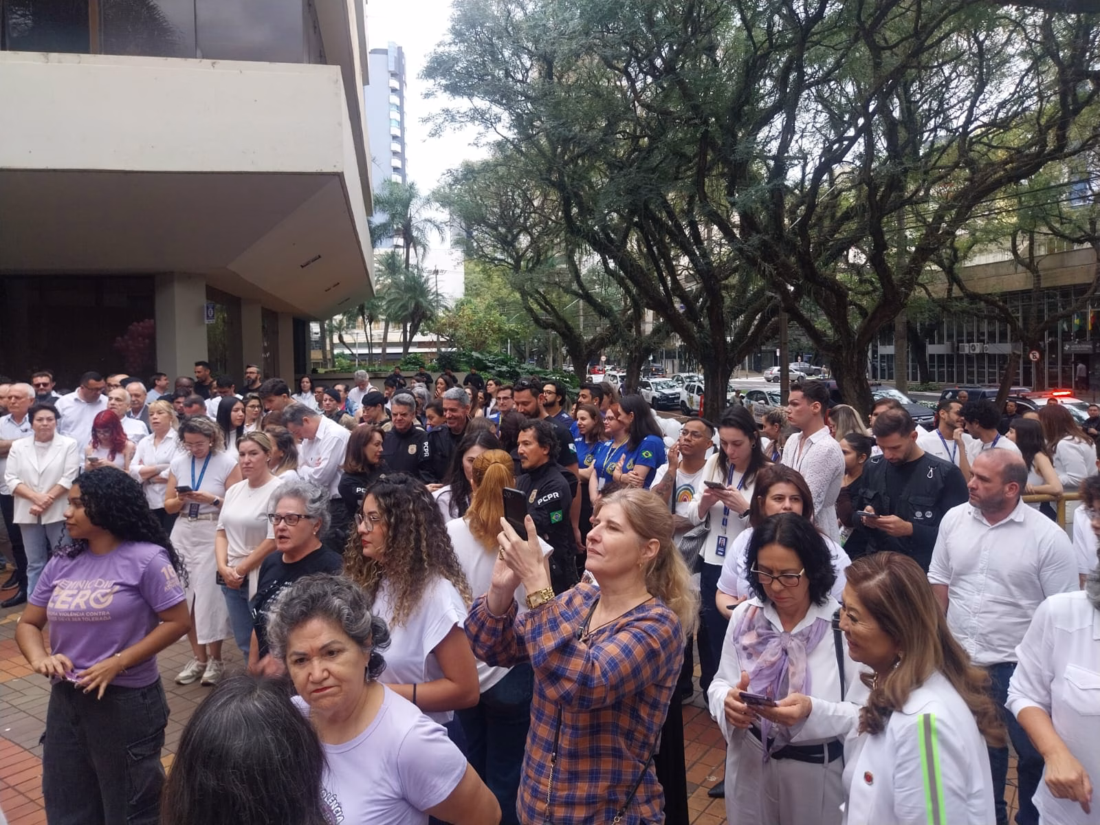 Mobilização presta homenagem às mulheres vítimas de violência