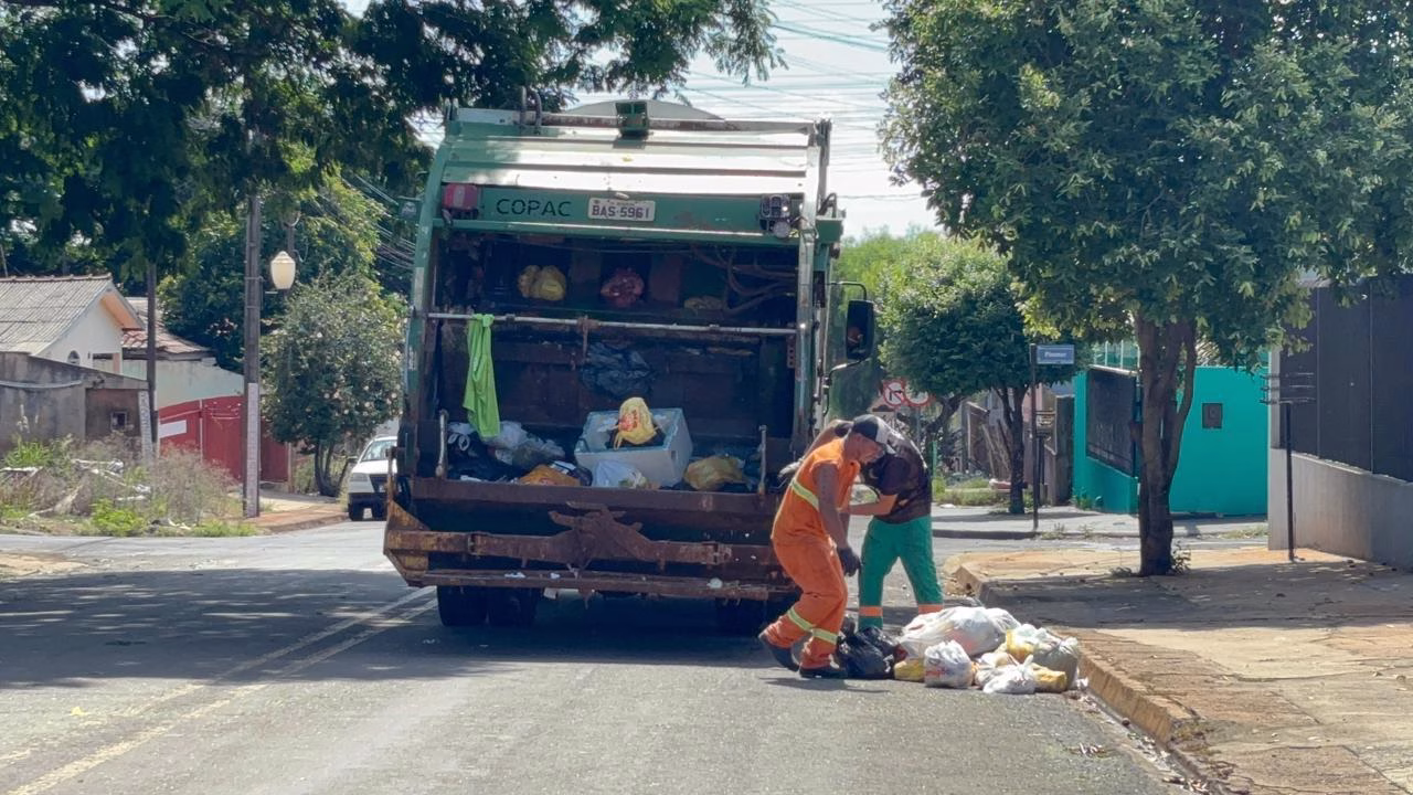 Sarandi rompe contrato com empresa que coleta lixo e chama segunda colocada em licitação
