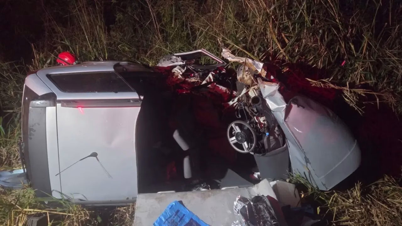Policial militar morre após ficar preso às ferragens em colisão frontal na PR-317