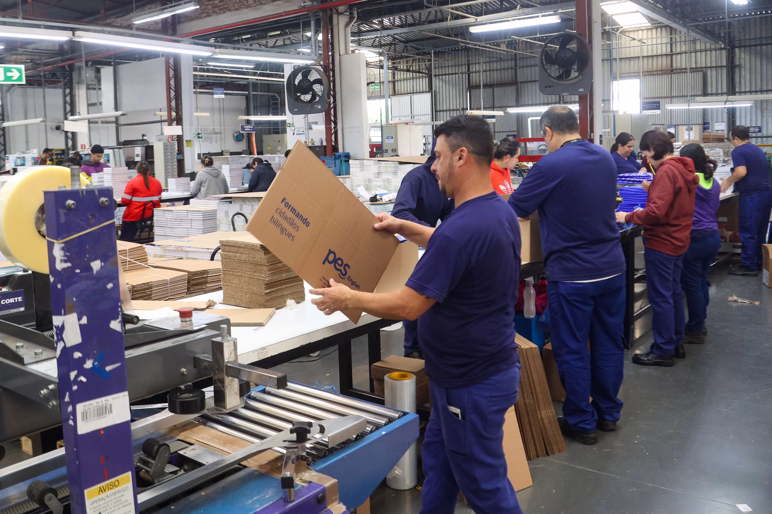 Mercado de trabalho enfrenta falta de mão de obra para vagas operacionais